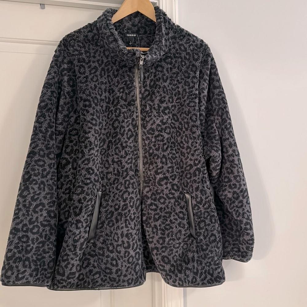 NWT Torrid Fleece Zipped Jacket in Size 4